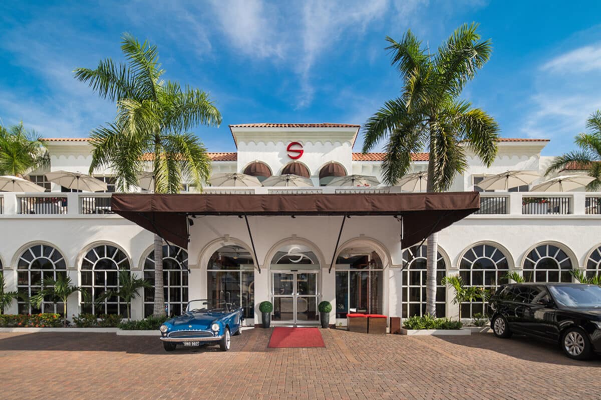 the entrance to the S Hotel in Kingston with vintage cars